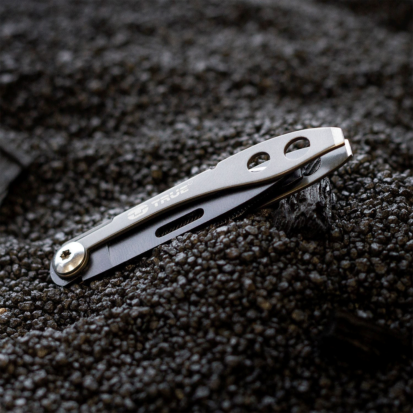 TRUE UTILITY - TWEEZER TOOL