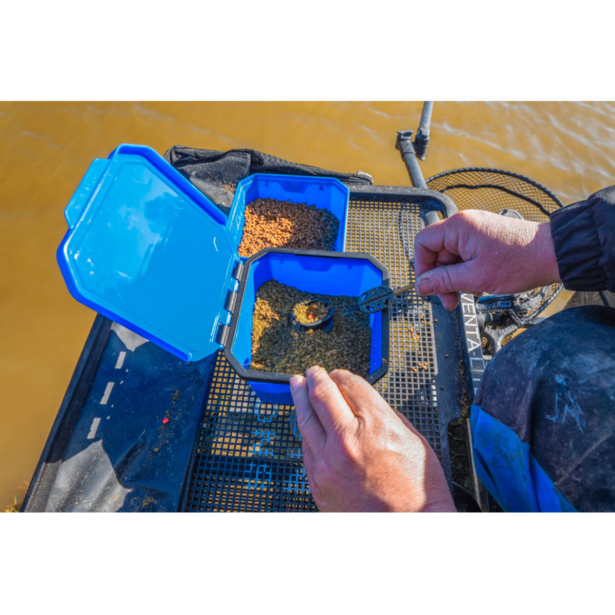 PRESTON - FLIP LID BAIT TUB 1.8 LITRE | 3 PINT